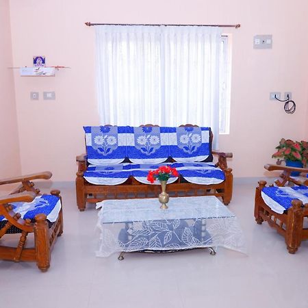 Giri'S Homestay Madikeri Exteriör bild
