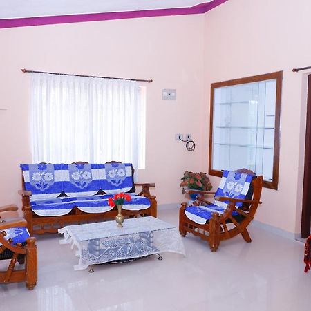 Giri'S Homestay Madikeri Exteriör bild