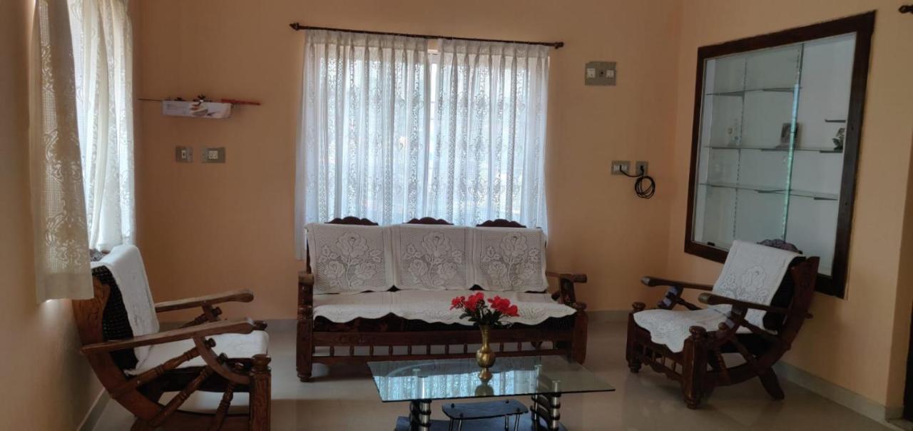 Giri'S Homestay Madikeri Exteriör bild
