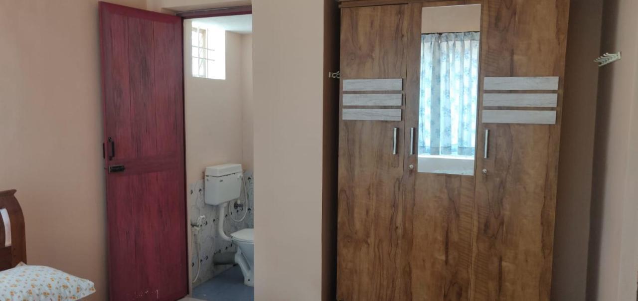 Giri'S Homestay Madikeri Exteriör bild