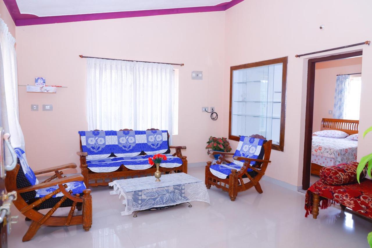 Giri'S Homestay Madikeri Exteriör bild