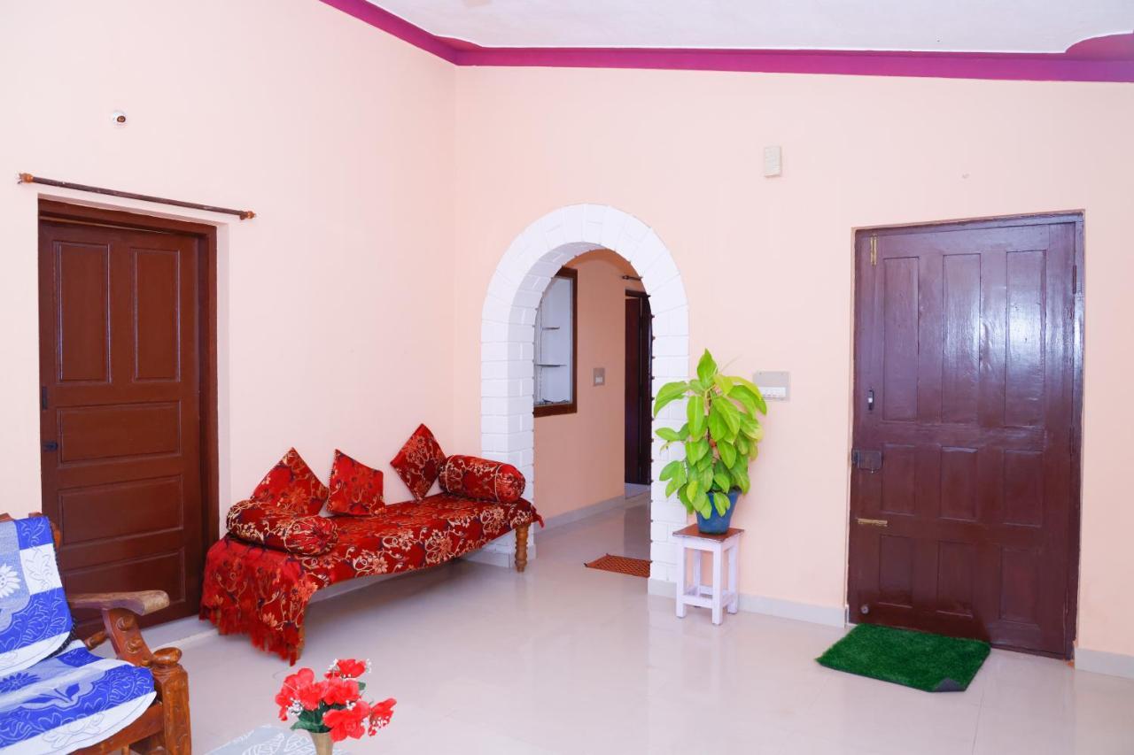 Giri'S Homestay Madikeri Exteriör bild
