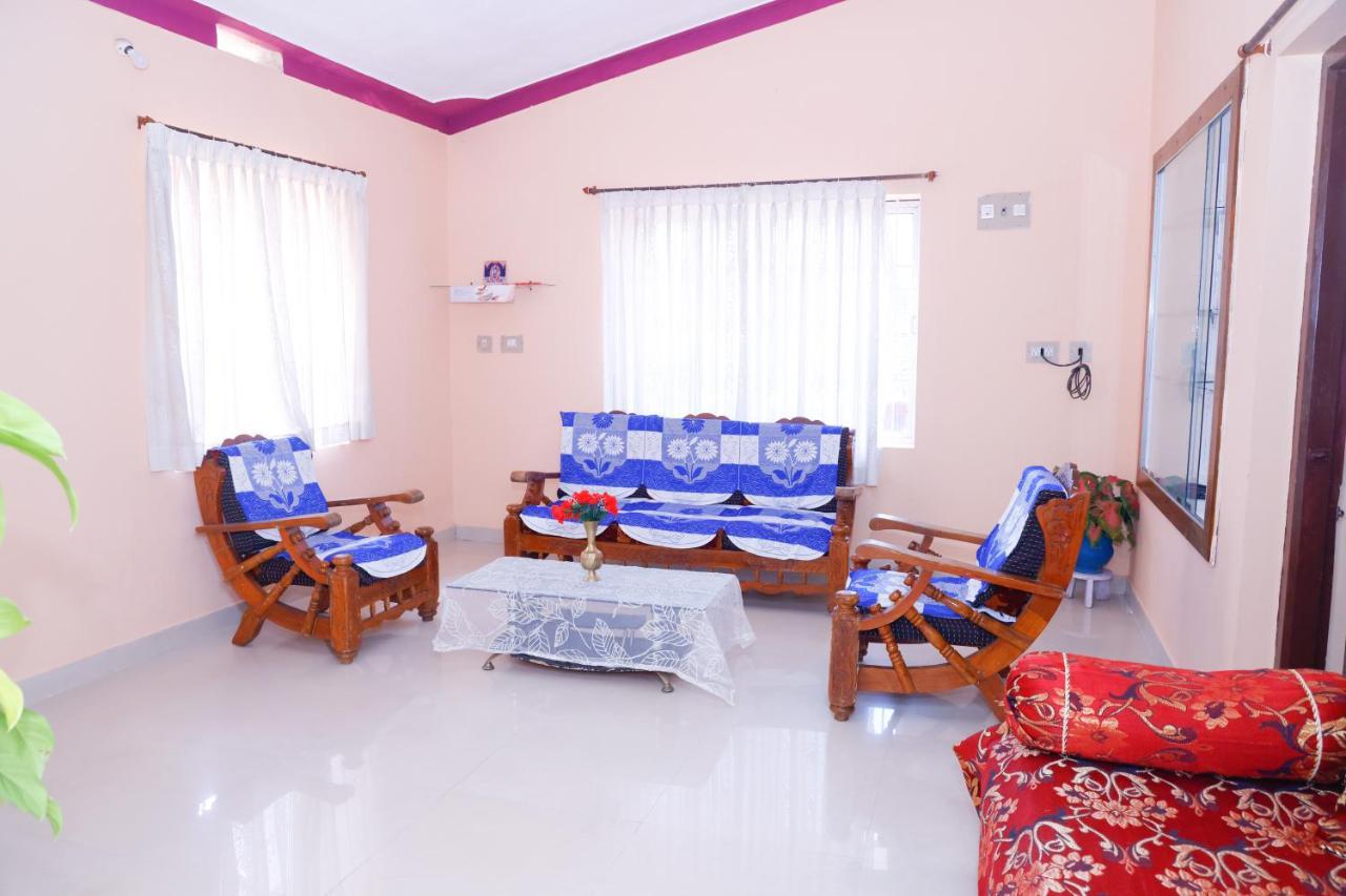 Giri'S Homestay Madikeri Exteriör bild
