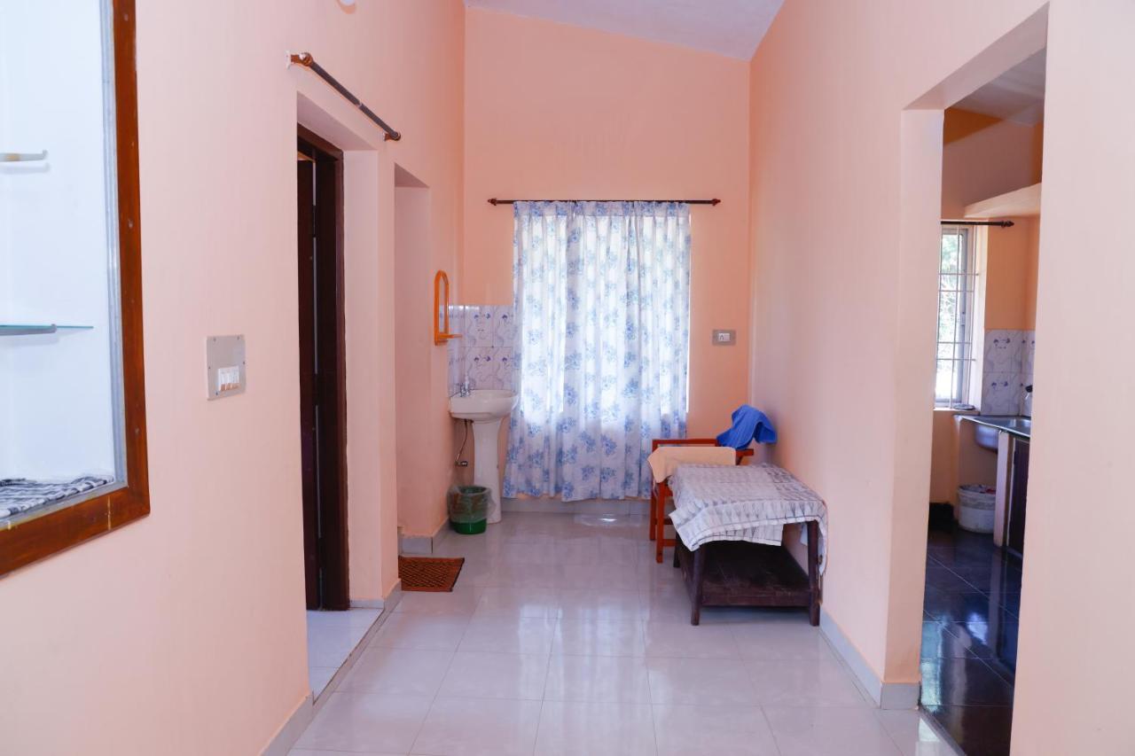 Giri'S Homestay Madikeri Exteriör bild