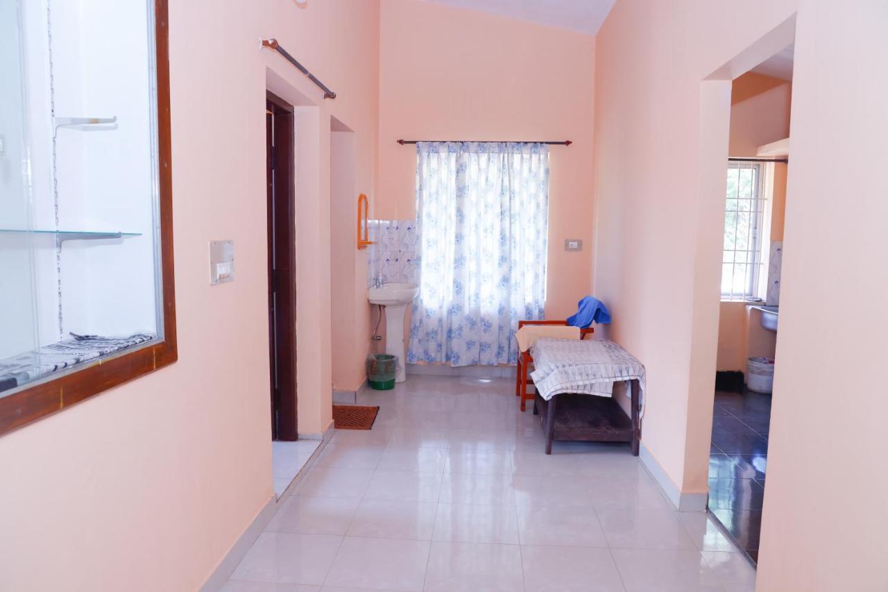 Giri'S Homestay Madikeri Exteriör bild