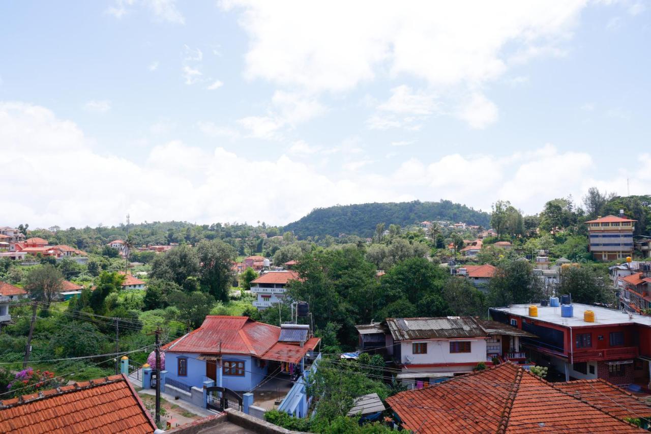 Giri'S Homestay Madikeri Exteriör bild