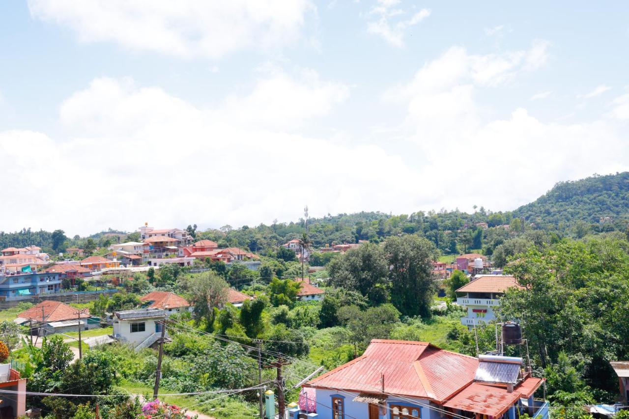 Giri'S Homestay Madikeri Exteriör bild