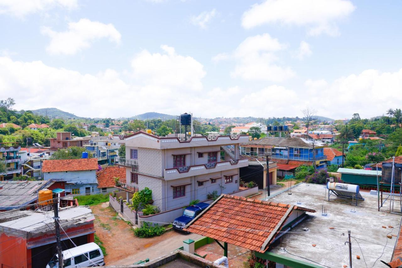 Giri'S Homestay Madikeri Exteriör bild